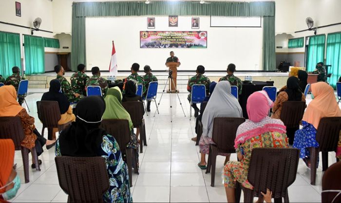 Peduli Duafa dan Warakawuri, Kodim 0811 Tuban Bagikan Paket Sembako