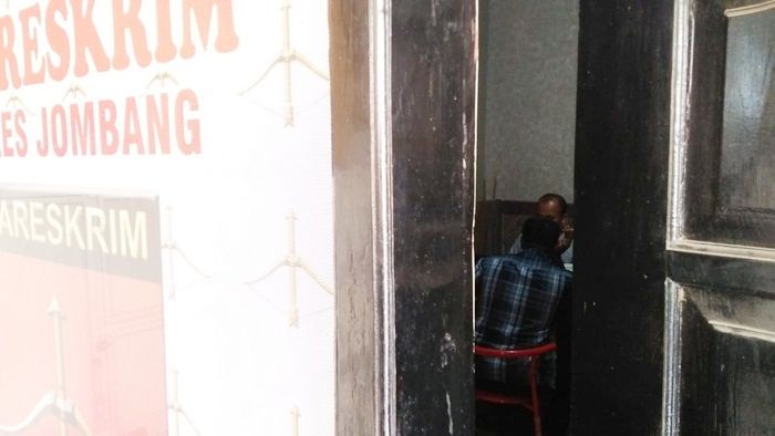 Terkait Temuan Telur Busuk, Tipiter Polres Jombang Periksa Agen Penyalur BPNT Terkait Temuan Telur Busuk, Tipiter Polres Jombang Periksa Agen Penyalur BPNT