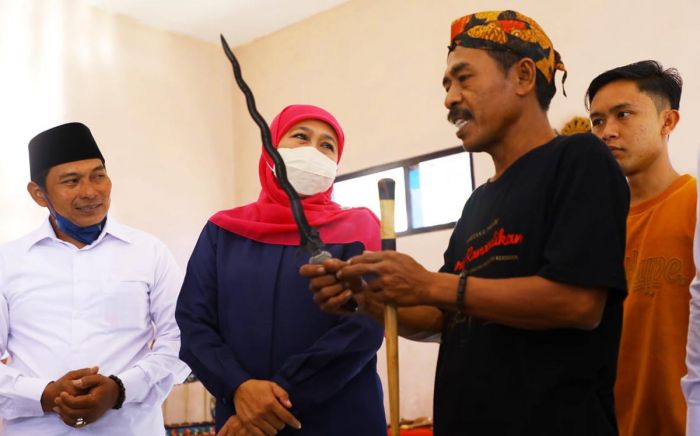 Keris Aeng Tong-Tong Jadi Suvenir KTT G20, Gubernur Khofifah: Masyarakat Jatim Bangga Keris Aeng Tong-Tong Jadi Suvenir KTT G20, Gubernur Khofifah: Masyarakat Jatim Bangga