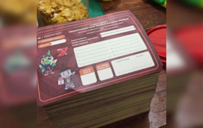 Bawaslu Kabupaten Blitar Temukan Stiker Coklit Milik Kota Blitar di Kecamatan Sanankulon, Kok Bisa? Bawaslu Kabupaten Blitar Temukan Stiker Coklit Milik Kota Blitar di Kecamatan Sanankulon, Kok Bisa?