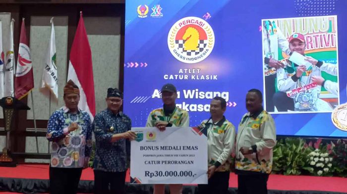 Pj. Wali Kota Batu Bagikan Bonus Rp952,5 Juta untuk Peraih Medali Porprov Jatim 2023