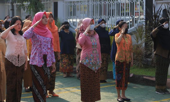 Kadiv Administrasi Kemenkumham Jatim Ajak Jajaran Gotong Royong Bangun Peradaban & Kedamaian Dunia Kadiv Administrasi Kemenkumham Jatim Ajak Jajaran Gotong Royong Bangun Peradaban & Kedamaian Dunia
