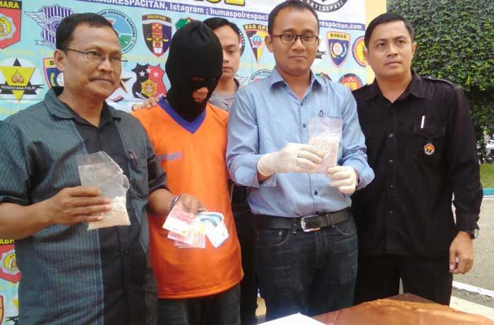 Ribuan Pil Koplo Berhasil Diamankan Satnarkoba Polres Pacitan Ribuan Pil Koplo Berhasil Diamankan Satnarkoba Polres Pacitan