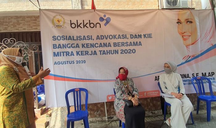Anggota Komisi IX DPR RI Arzeti Bilbina Sosialisasi Program Bangga Kencana di Surabaya Anggota Komisi IX DPR RI Arzeti Bilbina Sosialisasi Program Bangga Kencana di Surabaya
