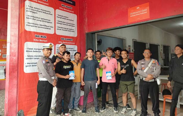 Polres Ngawi Sosialisasikan "Mudik Aman, Keluarga Nyaman" Polres Ngawi Sosialisasikan "Mudik Aman, Keluarga Nyaman"