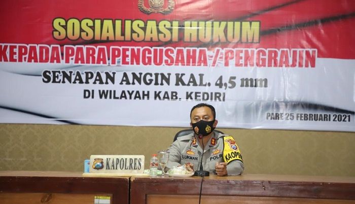 Cegah Pembuatan Senpi Ilegal, Polres Kediri Beri Edukasi Puluhan Perajin Senapan Angin Cegah Pembuatan Senpi Ilegal, Polres Kediri Beri Edukasi Puluhan Perajin Senapan Angin