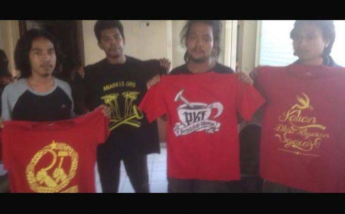 Poster Palu Arit Bertebaran di Palembang, Polisi Minta Warga Tak Terprovokasi Poster Palu Arit Bertebaran di Palembang, Polisi Minta Warga Tak Terprovokasi