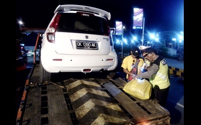 Kondusifkan Banyuwangi, Polsek KPPP Gelar Razia di Pelabuhan Tanjung Wangi Kondusifkan Banyuwangi, Polsek KPPP Gelar Razia di Pelabuhan Tanjung Wangi