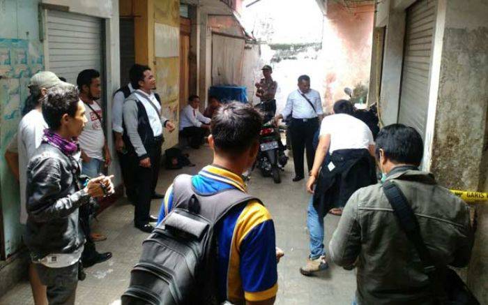 Perampokan di Pasar Sembayat Gresik, Emas 3,5 Kg dan Uang Rp 80 Juta Amblas Perampokan di Pasar Sembayat Gresik, Emas 3,5 Kg dan Uang Rp 80 Juta Amblas