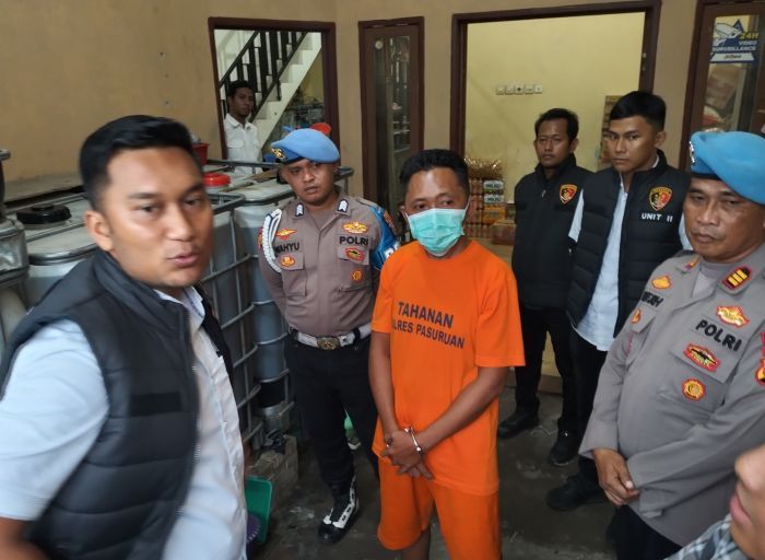 Polres Pasuruan Bongkar Produsen Minyak Goreng Ilegal Tanpa SNI, Pelaku Untung Ratusan Juta Rupiah Polres Pasuruan Bongkar Produsen Minyak Goreng Ilegal Tanpa SNI, Pelaku Untung Ratusan Juta Rupiah