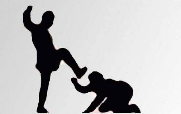 Gara-gara Minta Arisan, Perempuan di Jombang Ini di Lempar Batu oleh Suami Gara-gara Minta Arisan, Perempuan di Jombang Ini di Lempar Batu oleh Suami