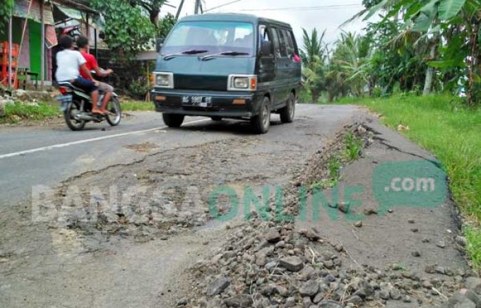 Parah, Ada 310 Titik Jalan Rusak di Jalur Wisata Tulungagung, Masyarakat Hanya Diminta Sabar