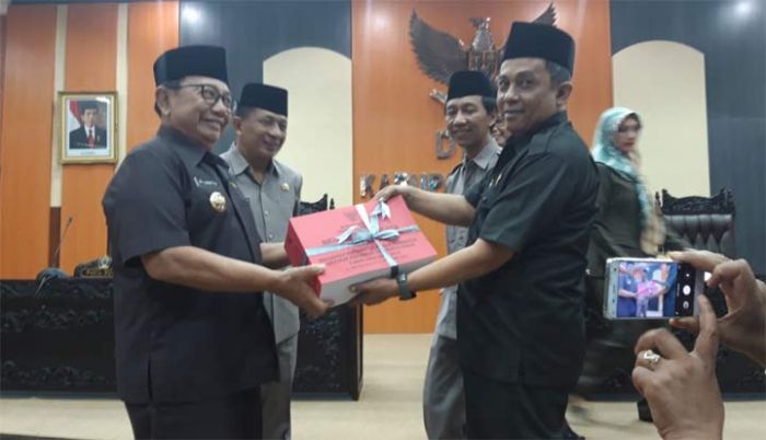 Bupati Blitar Sampaikan Penjelasan Raperda Pertanggungjawaban APBD 2018 Dalam Paripurna DPRD 