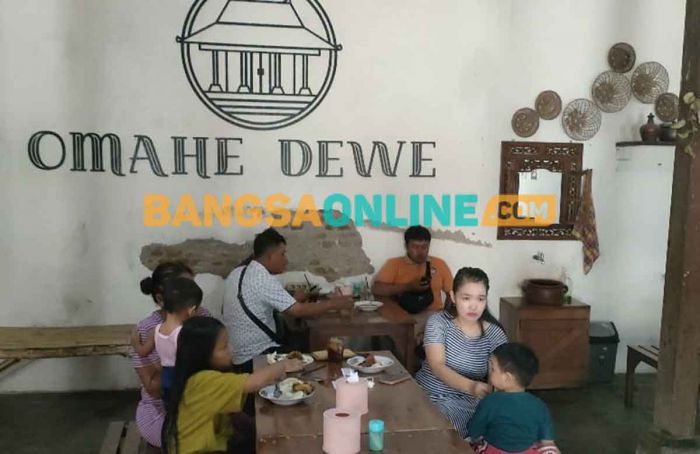 Warung di Kediri ini Sediakan Menu Khas Pedesaan Warung di Kediri ini Sediakan Menu Khas Pedesaan