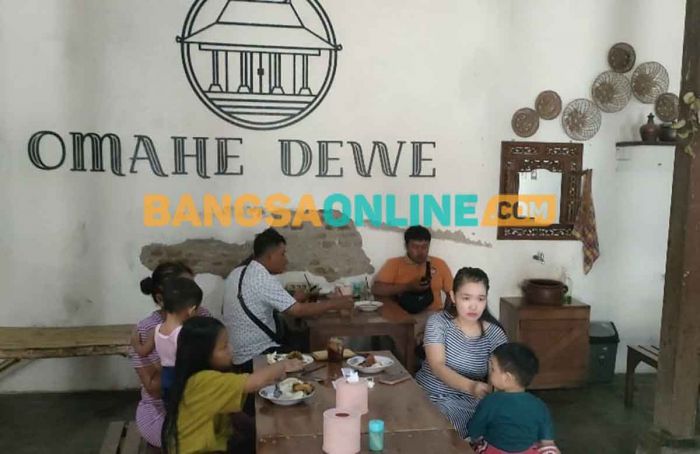 Warung di Kediri ini Sediakan Menu Khas Pedesaan