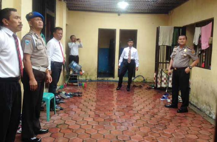 Antisipasi Tahanan Kabur, Kapolres Sidak Rutan Bondowoso Antisipasi Tahanan Kabur, Kapolres Sidak Rutan Bondowoso