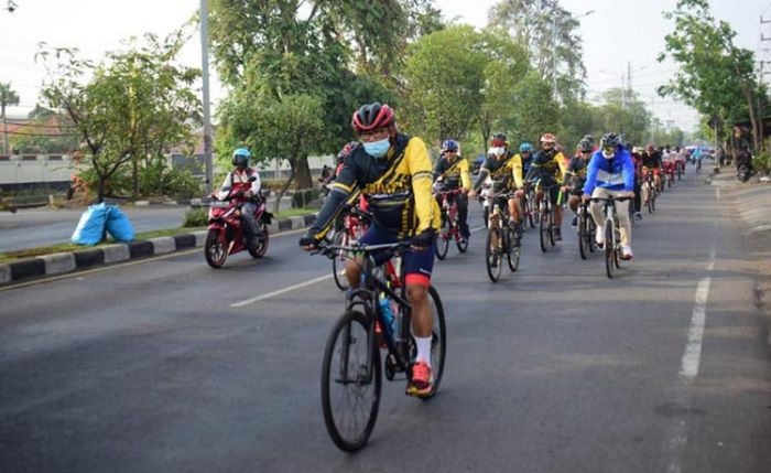 Di Sidoarjo Penularan Covid-19 Turun Drastis, Jajaran Polresta Gowes ke Tempat Kumpul Masyarakat