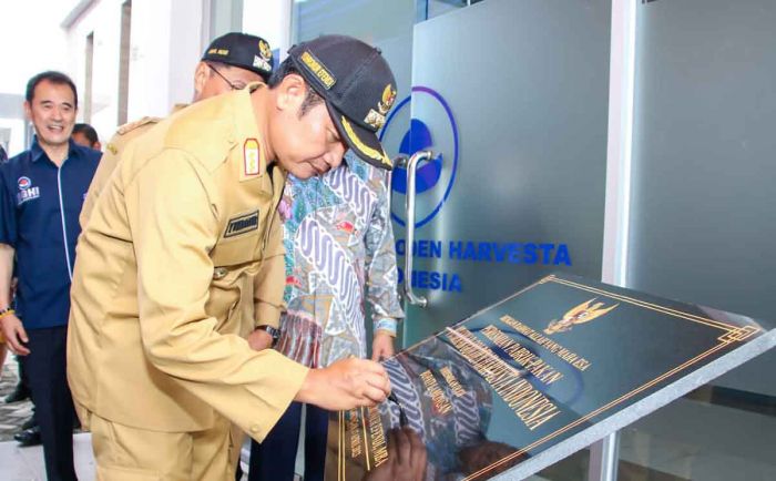 Bupati Lamongan Resmikan Pabrik Pakan Udang dan Ikan Bupati Lamongan Resmikan Pabrik Pakan Udang dan Ikan