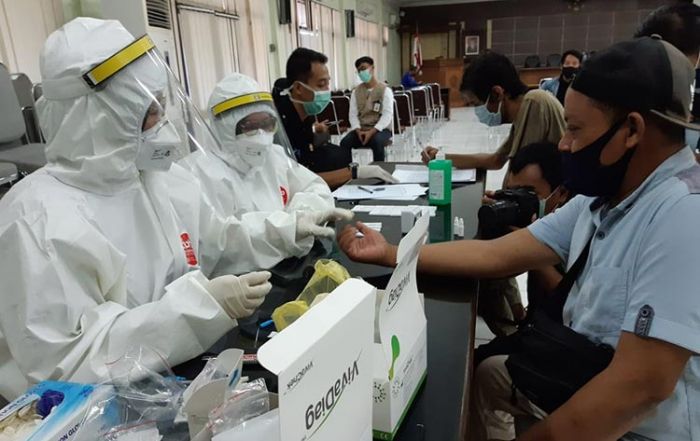 Puluhan Wartawan Sidoarjo di-Rapid Test, Semua Nonreaktif Covid-19 Puluhan Wartawan Sidoarjo di-Rapid Test, Semua Nonreaktif Covid-19