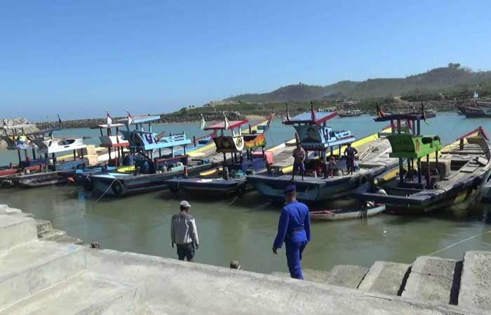 Gelombang Tingi, Nelayan di Blitar Nihil Tangkapan Ikan Gelombang Tingi, Nelayan di Blitar Nihil Tangkapan Ikan
