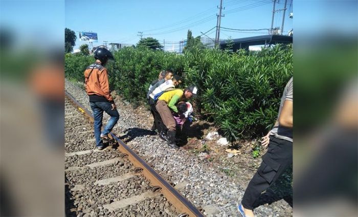 Perempuan Muda Terserempet Kereta Api di Sidoarjo, Alhamdulillah Selamat