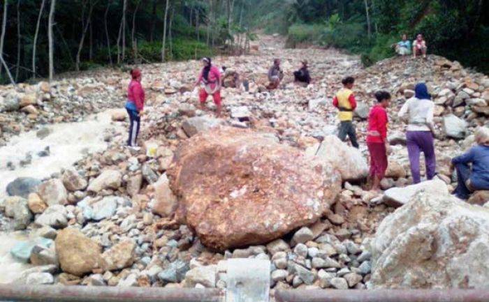 Banjir Lahar Dingin di Arjosari Pacitan Datangkan Berkah bagi Warga Banjir Lahar Dingin di Arjosari Pacitan Datangkan Berkah bagi Warga