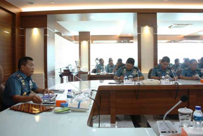 Pangarmatim Terima Paparan Latihan Pertahanan Pantai dan Latihan Penembakan Torpedo Pangarmatim Terima Paparan Latihan Pertahanan Pantai dan Latihan Penembakan Torpedo