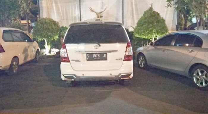 Anggota DPRD Lamongan dan Sopir Diamankan Polisi, Bawa Rp 1 M Diduga untuk Money Politics Anggota DPRD Lamongan dan Sopir Diamankan Polisi, Bawa Rp 1 M Diduga untuk Money Politics