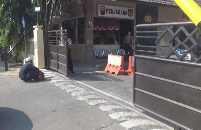 Mencurigakan Masuk Polres Jombang, Musafir dari Purbalingga Diperiksa Mencurigakan Masuk Polres Jombang, Musafir dari Purbalingga Diperiksa
