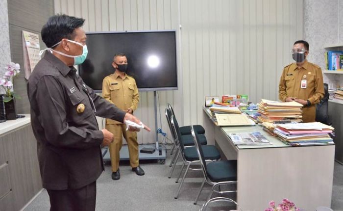 Pastikan ASN Jalankan Tugas, Bupati Sambari Sidak OPD Pastikan ASN Jalankan Tugas, Bupati Sambari Sidak OPD
