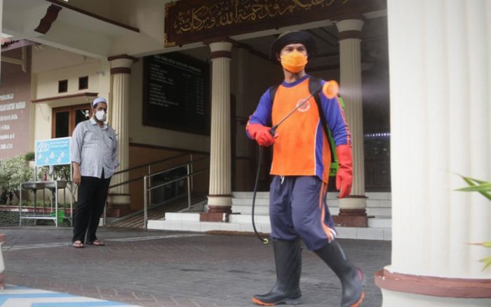 Salah Satu Anggota Dewan Terpapar Corona, Gedung DPRD Kota Probolinggo Disemprot Disinfektan Salah Satu Anggota Dewan Terpapar Corona, Gedung DPRD Kota Probolinggo Disemprot Disinfektan