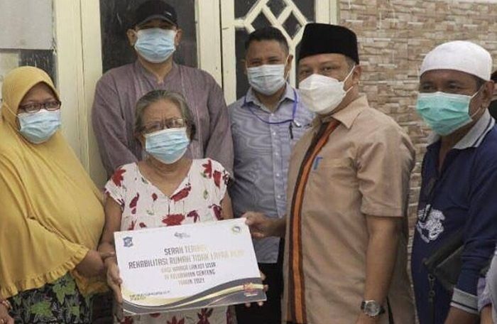 Peringati Hari Lansia, Pemkot Surabaya Serahkan Bantuan Program Rehabilitasi Sosial Rutilahu