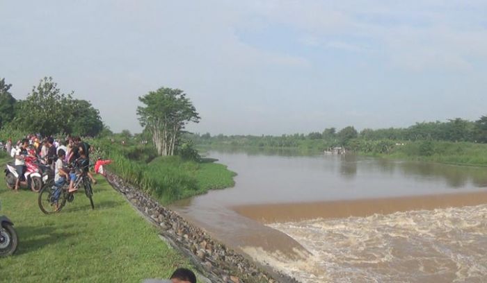 Perahu Penyeberangan di Jombang Terbalik,  4 Korban Dalam Pencarian