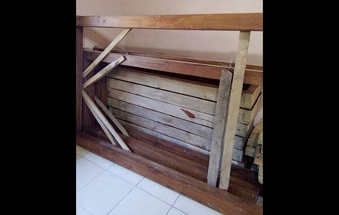 Gergaji Kayu Jati di Belakang Rumah, Warga Kendal Ngawi Diamankan Polisi