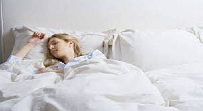 Kerja Lembur tapi Susah Tidur? Ini Cara Mengatasinya Kerja Lembur tapi Susah Tidur? Ini Cara Mengatasinya