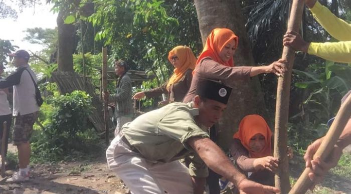 Debit Air Mulai Surut, Ratusan Warga Kota Kediri Tanam Pohon di Wisata Sumber Jiput Debit Air Mulai Surut, Ratusan Warga Kota Kediri Tanam Pohon di Wisata Sumber Jiput