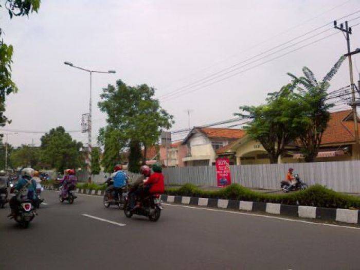 Antisipasi Penjarahan Eks RSUD di Mojokerto Dipagar Keliling Antisipasi Penjarahan Eks RSUD di Mojokerto Dipagar Keliling