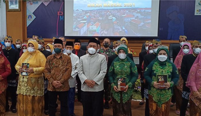 DPRD Gresik Mantu, Nikahkan Belasan Pasangan Dhuafa DPRD Gresik Mantu, Nikahkan Belasan Pasangan Dhuafa
