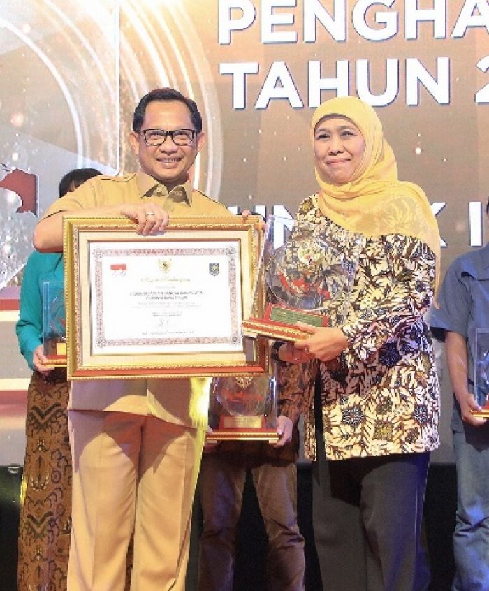 Jatim Miliki 14.000 Ormas, Gubernur Khofifah Raih Dua Penghargaan Sekaligus Jatim Miliki 14.000 Ormas, Gubernur Khofifah Raih Dua Penghargaan Sekaligus