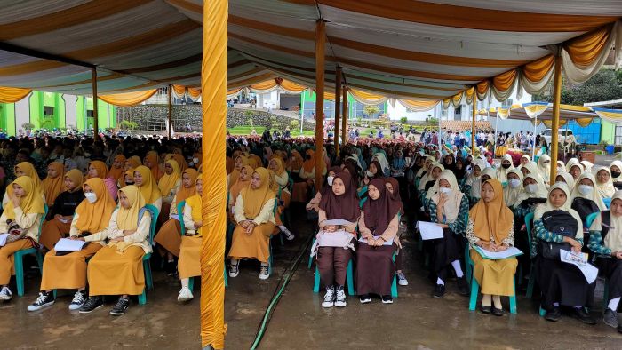1.400 Siswa-Siswi Tsanawiyah dan SMP Jawa Timur Ikut Kompetisi Sains di Amanatul Ummah 1.400 Siswa-Siswi Tsanawiyah dan SMP Jawa Timur Ikut Kompetisi Sains di Amanatul Ummah