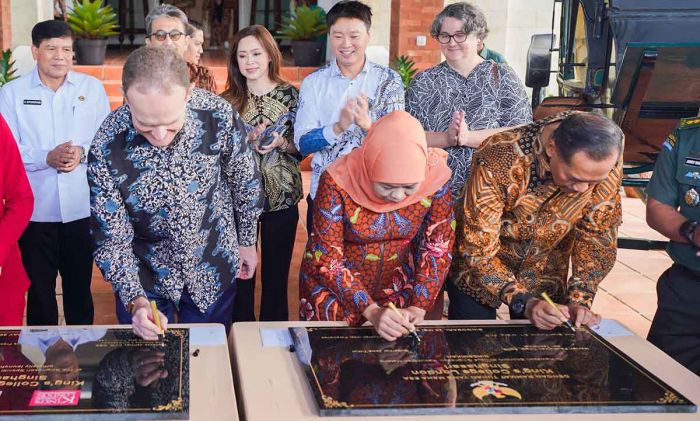 Gubernur Khofifah Resmikan Kampus King Gubernur Khofifah Resmikan Kampus King