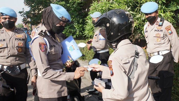 Cek Seragam hingga Tampang Anggota, Bidpropam Polda Jatim Gelar Ops Gaktibplin di Polresta Sidoarjo Cek Seragam hingga Tampang Anggota, Bidpropam Polda Jatim Gelar Ops Gaktibplin di Polresta Sidoarjo