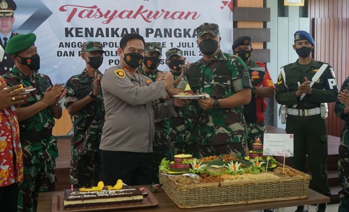 Dandim Gresik Beri Surprise Kapolres di Momen Hari Bhayangkara Dandim Gresik Beri Surprise Kapolres di Momen Hari Bhayangkara