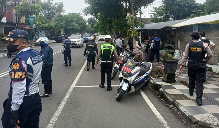 Tekan Penyebaran Covid-19, Tim Pamor Keris Polres Batu Gelar Patroli Tekan Penyebaran Covid-19, Tim Pamor Keris Polres Batu Gelar Patroli