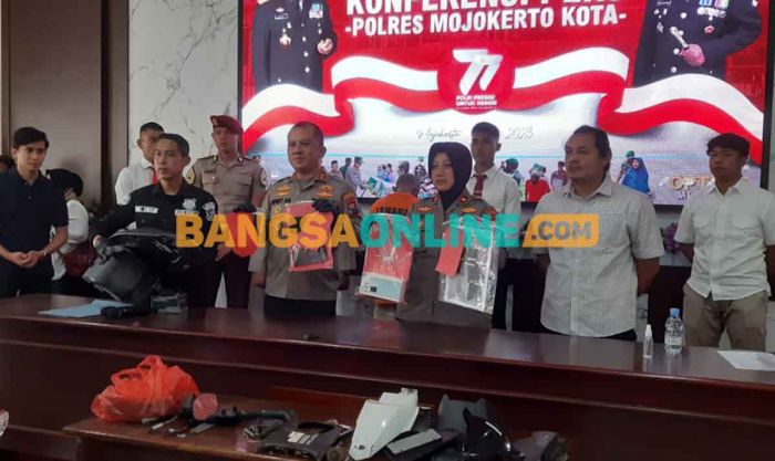 Polisi Ungkap Fakta Baru Pembunuhan Siswi SMPN 1 Kemlagi Mojokerto Polisi Ungkap Fakta Baru Pembunuhan Siswi SMPN 1 Kemlagi Mojokerto
