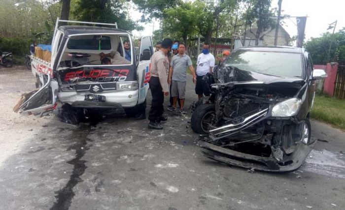 Adu Moncong Pikap vs Innova di Tuban, Seorang Sopir Luka-luka Adu Moncong Pikap vs Innova di Tuban, Seorang Sopir Luka-luka