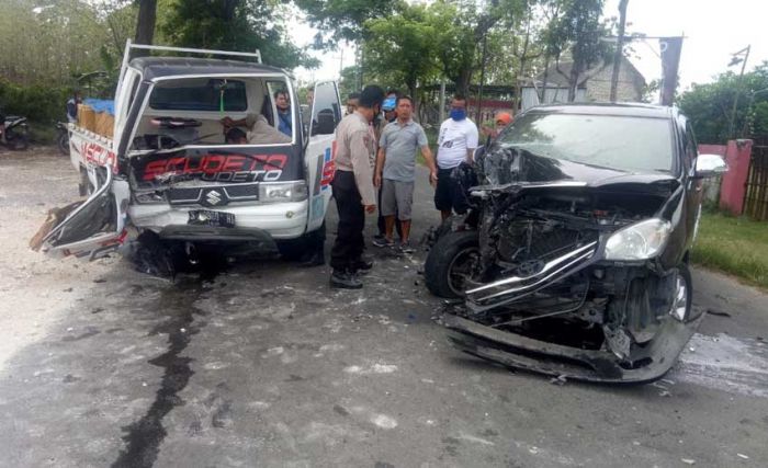 Adu Moncong Pikap vs Innova di Tuban, Seorang Sopir Luka-luka