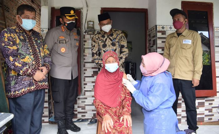 Forkopimda Sidoarjo Kebut Vaksinasi Lansia, Kejar Target 60 Persen Forkopimda Sidoarjo Kebut Vaksinasi Lansia, Kejar Target 60 Persen