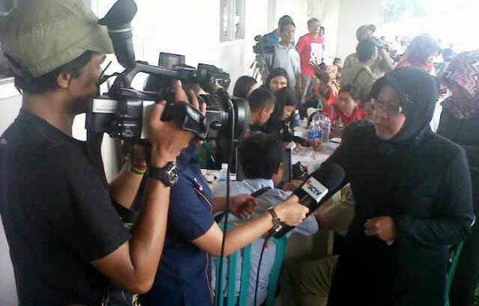 Risma Berikan Support Pada Keluarga Korban Air Asia QZ8501 Risma Berikan Support Pada Keluarga Korban Air Asia QZ8501
