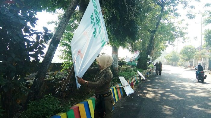 Langgar Zona, Puluhan APK Ditertibkan Satpol PP Mojokerto Langgar Zona, Puluhan APK Ditertibkan Satpol PP Mojokerto